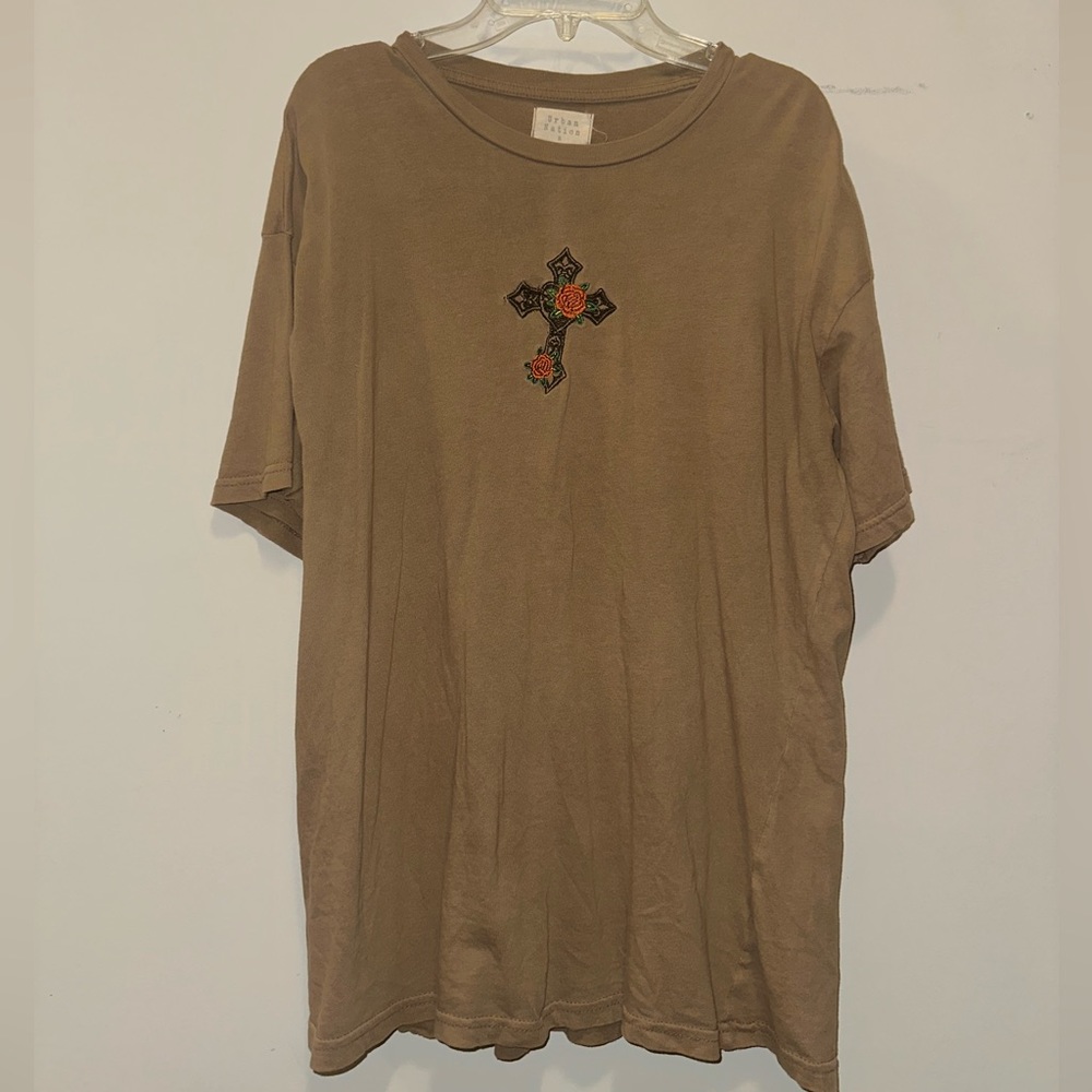 Brown, comfortable big tee with embroidered cross